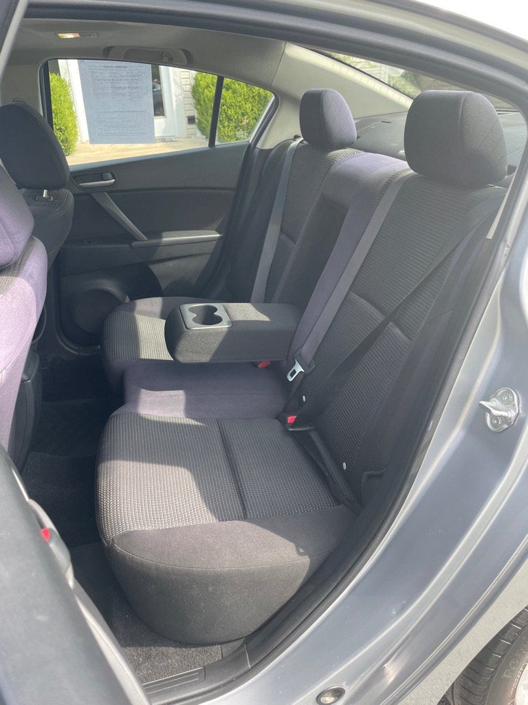 Used 2012 MAZDA MAZDA3 i Touring FWD image 17