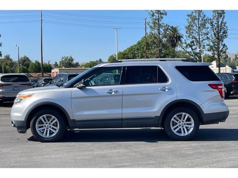 Used 2014 Ford Explorer XLT w/ Equipment Group 202A FWD image 2