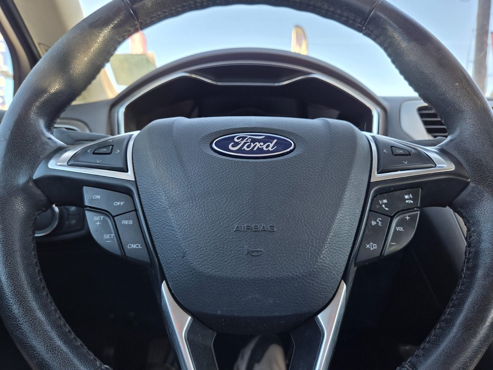 Used 2017 Ford Fusion SE w/ Equipment Group 201A FWD image 15