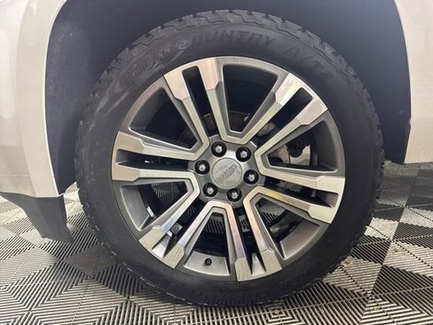 Used 2019 GMC Yukon Denali image 10