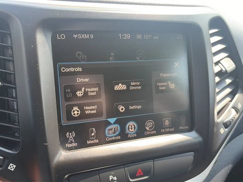 Used 2016 Jeep Cherokee Limited FWD image 23