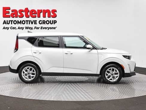 Used 2024 Kia Soul LX w/ Option Group 015 FWD image 4