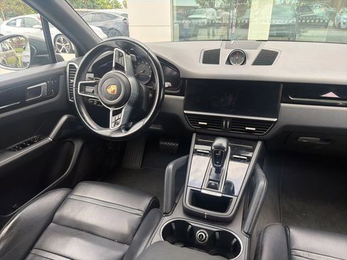 Used 2020 Porsche Cayenne AWD/4WD image 5