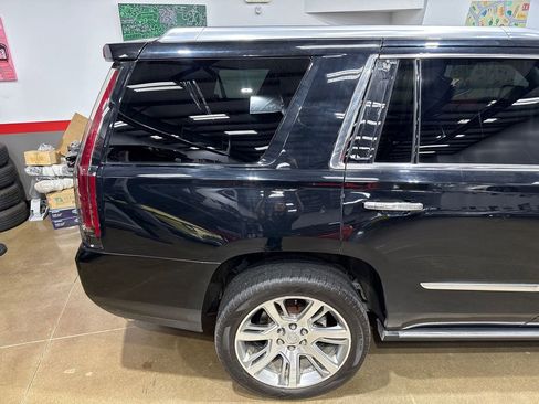 Used 2015 Cadillac Escalade Premium RWD image 28