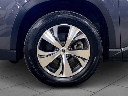 Used 2023 Subaru Ascent Premium w/ Convenience Package image 11