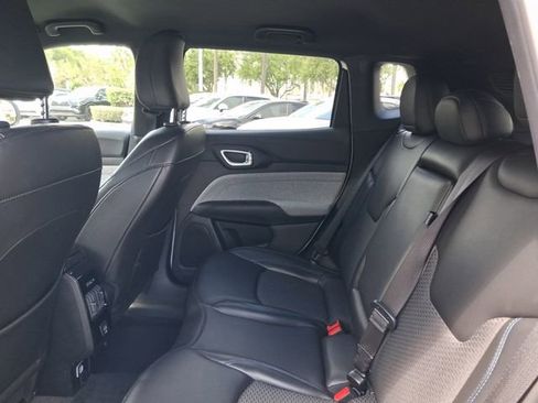 Used 2023 Jeep Compass Latitude image 6