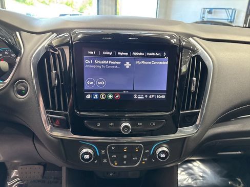 Used 2023 Chevrolet Traverse LT AWD/4WD image 16