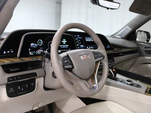 Used 2021 Cadillac Escalade Sport Platinum RWD image 17