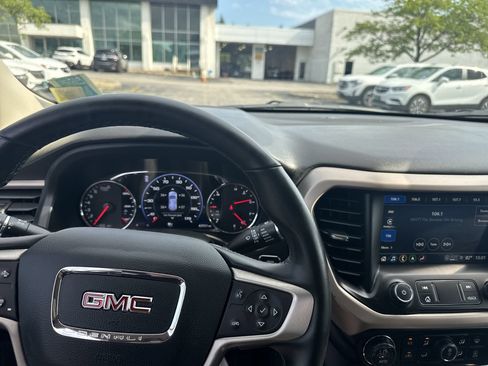 Used 2023 GMC Acadia Denali w/ Denali Ultimate Package AWD/4WD image 11