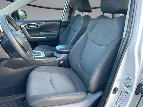 Used 2025 Toyota RAV4 XLE FWD image 11