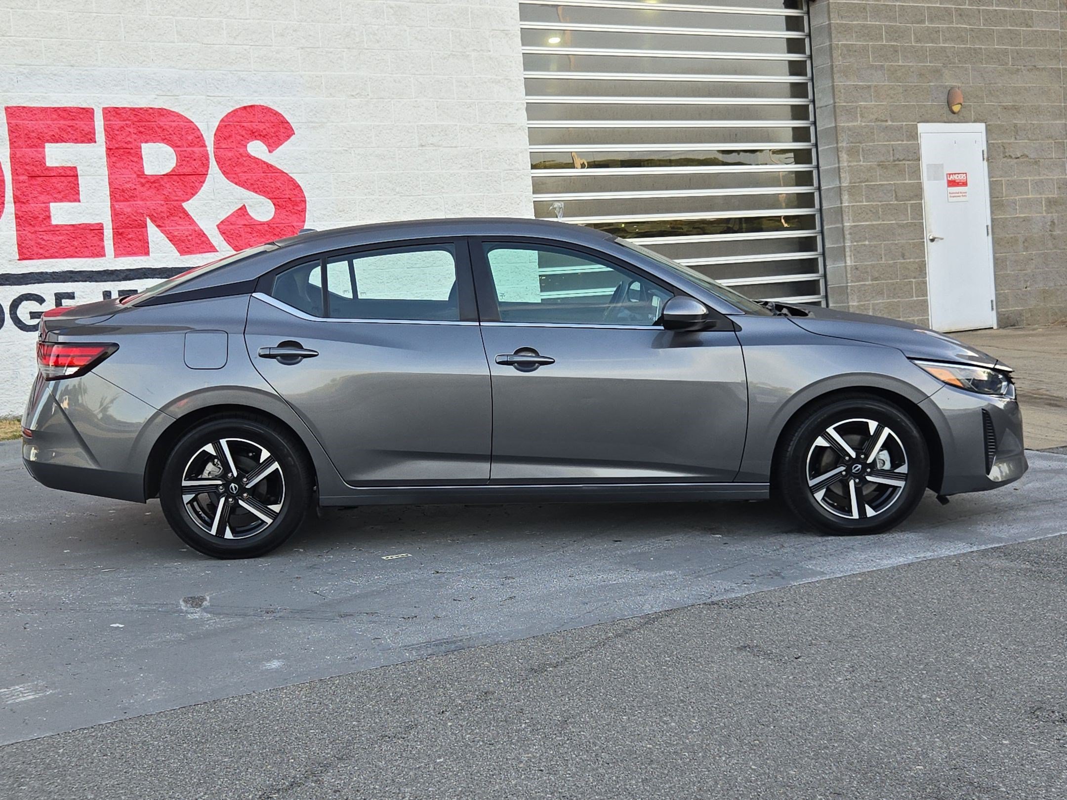 Used 2024 Nissan Sentra SV FWD image 8