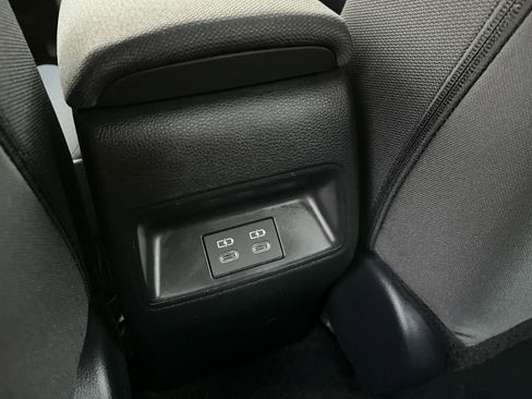 Used 2025 Toyota Corolla LE image 24