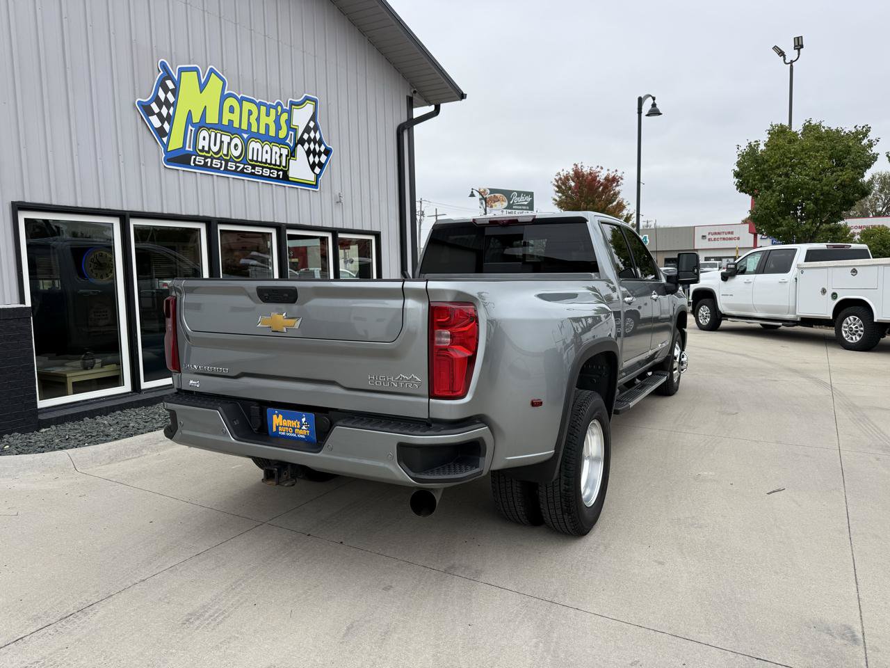 Used 2025 Chevrolet Silverado 3500 High Country w/ High Country Premium Package AWD/4WD image 6