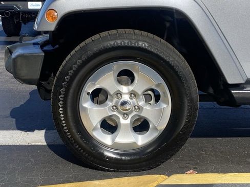 Used 2015 Jeep Wrangler Unlimited Sahara w/ Connectivity Group image 10