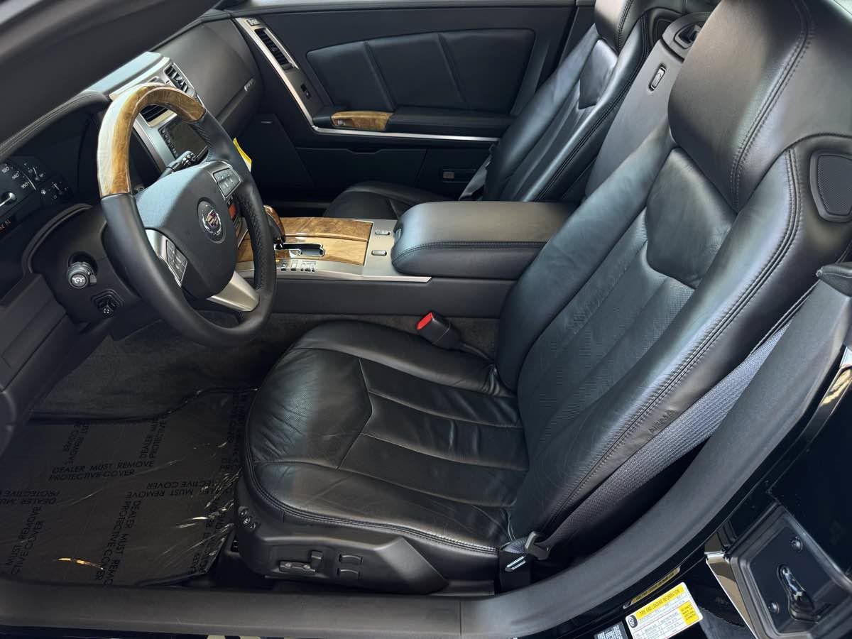 Used 2009 Cadillac XLR RWD image 19