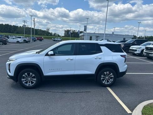 Used 2026 Chevrolet Equinox LT AWD/4WD image 2