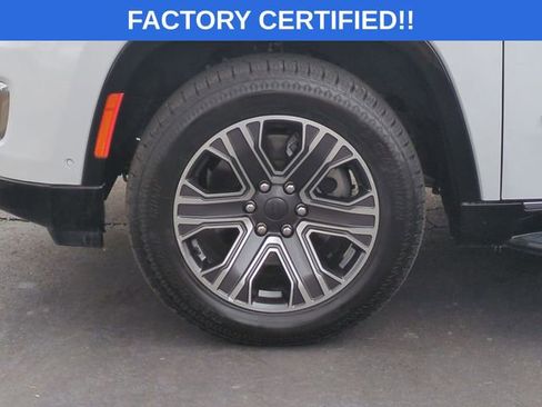 Certified 2024 Jeep Wagoneer Series II w/ Flexible Seating Group image 10