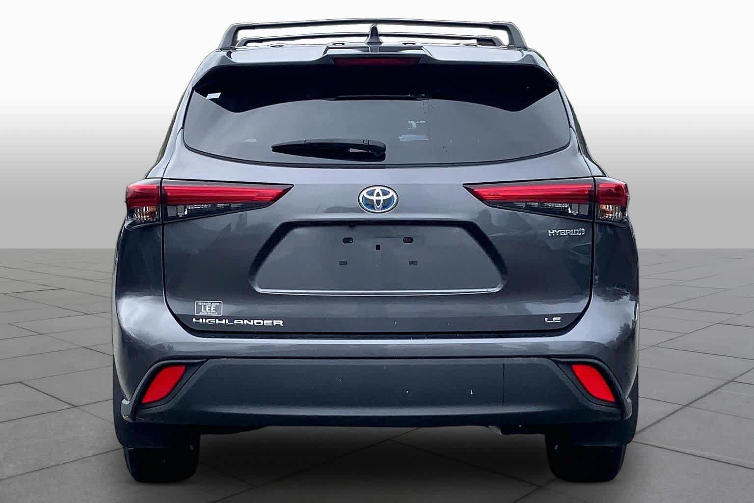Used 2022 Toyota Highlander LE AWD/4WD image 5