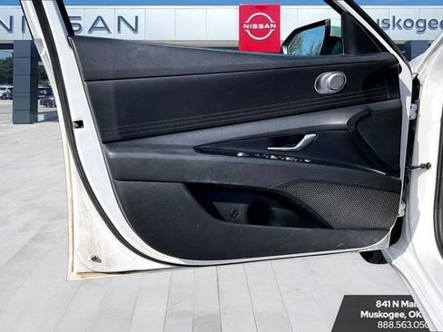 Used 2023 Hyundai Elantra SEL image 17