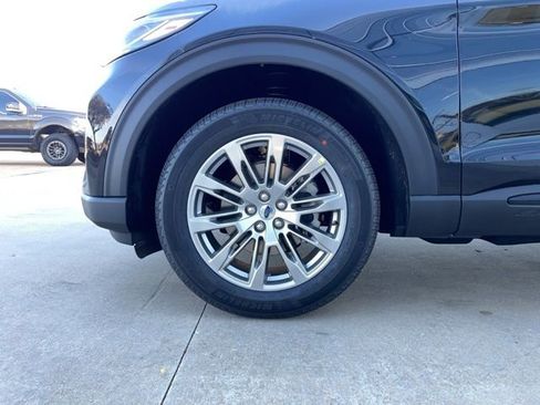 New 2026 Ford Explorer Active w/ Active Comfort Package image 16