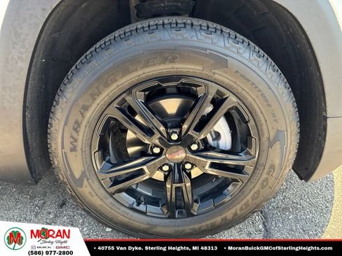 Used 2024 GMC Terrain AT4 w/ Tech Package AWD/4WD image 4