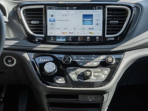 New 2026 Chrysler Pacifica Select image 19