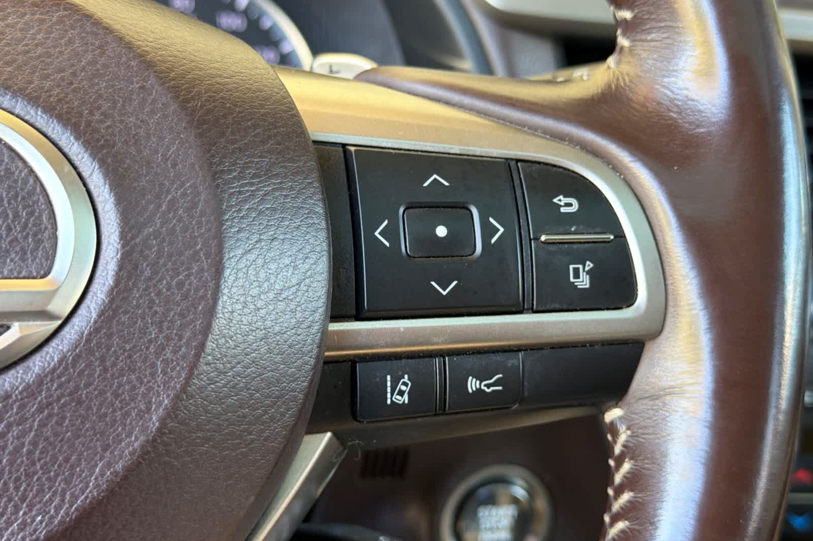 Used 2020 Lexus RX 350L FWD w/ Premium Package image 29