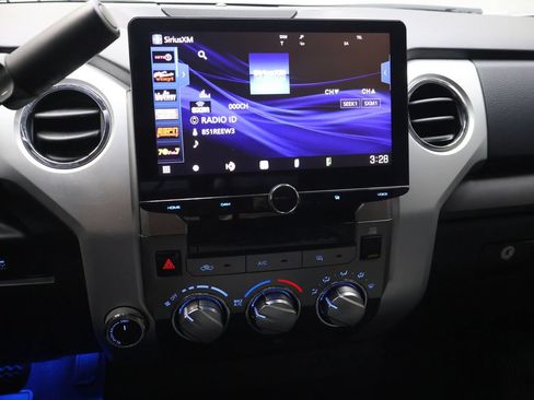 Used 2018 Toyota Tundra SR5 AWD/4WD image 23
