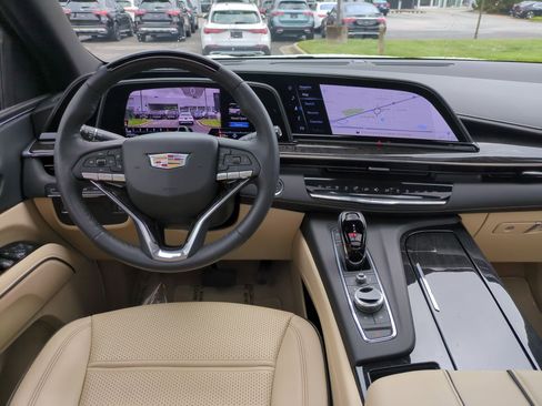 Used 2023 Cadillac Escalade Premium Luxury AWD/4WD image 33