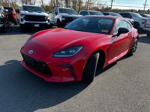 Used 2024 Toyota GR86 image 2