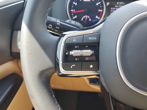 Used 2024 Kia Carnival LX FWD image 19
