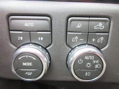 New 2026 GMC Sierra 1500 SLT w/ SLT Convenience Package image 17