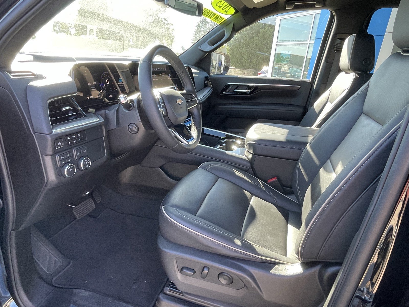 Used 2025 Chevrolet Suburban Premier AWD/4WD image 10