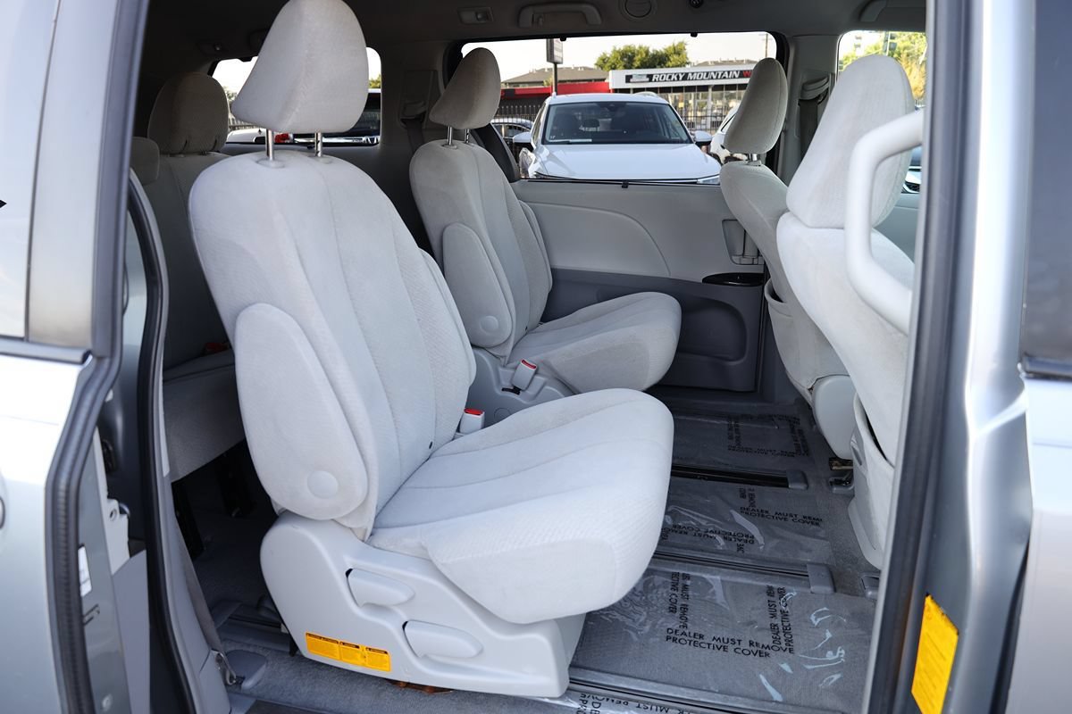Used 2011 Toyota Sienna LE AWD/4WD image 15