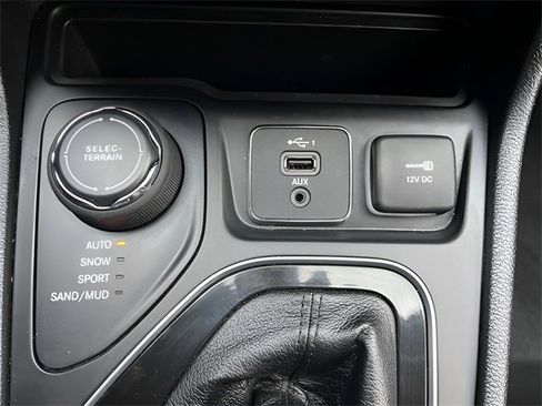 Used 2023 Jeep Cherokee Altitude Lux image 28