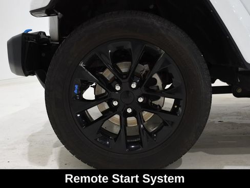 Used 2023 Jeep Wrangler Unlimited Sahara w/ Cold Weather Group AWD/4WD image 10
