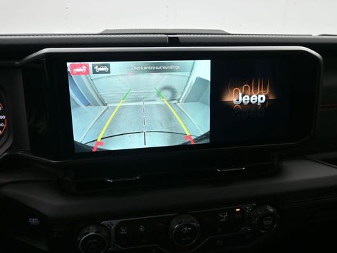 Used 2025 Jeep Wrangler Unlimited Rubicon image 17