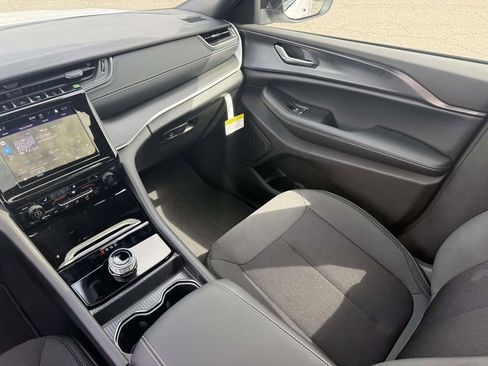 New 2026 Jeep Grand Cherokee L 2WD image 28