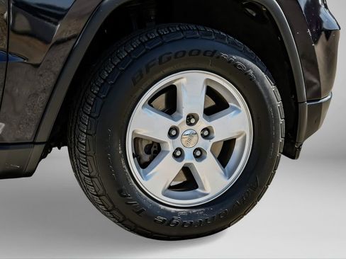 Used 2011 Jeep Grand Cherokee Laredo w/ Security & Convenience Group image 46