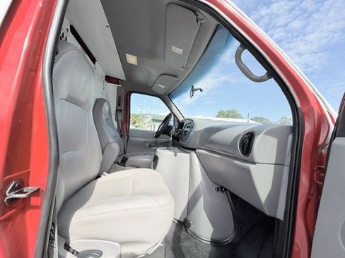 Used 2002 Ford E-350 and Econoline 350 Super Duty RWD image 18