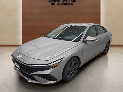 Certified 2025 Hyundai Elantra Limited image 2