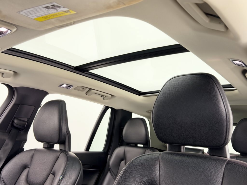Used 2016 Volvo XC90 T6 Momentum AWD/4WD image 26