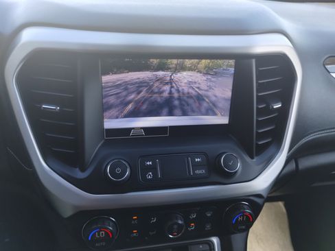 Used 2020 GMC Acadia SLE w/ Driver Convenience Package image 22