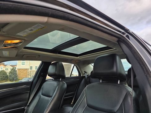 Used 2018 Chrysler 300 Touring L image 13