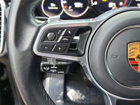 Used 2022 Porsche Cayenne image 24