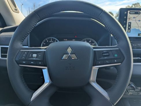 New 2025 Mitsubishi Outlander AWD image 31