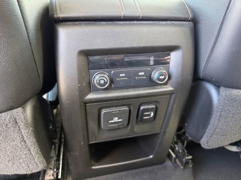 Used 2018 Chevrolet Traverse LT FWD image 17