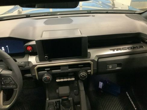 Used 2025 Toyota Tacoma TRD Off-Road image 17