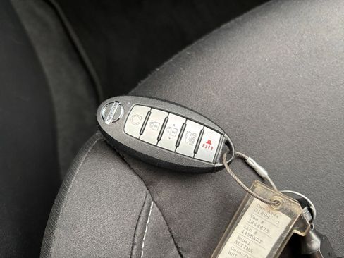 Used 2025 Nissan Altima 2.5 SV FWD image 21