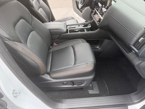 Certified 2025 Nissan Pathfinder SL FWD image 28